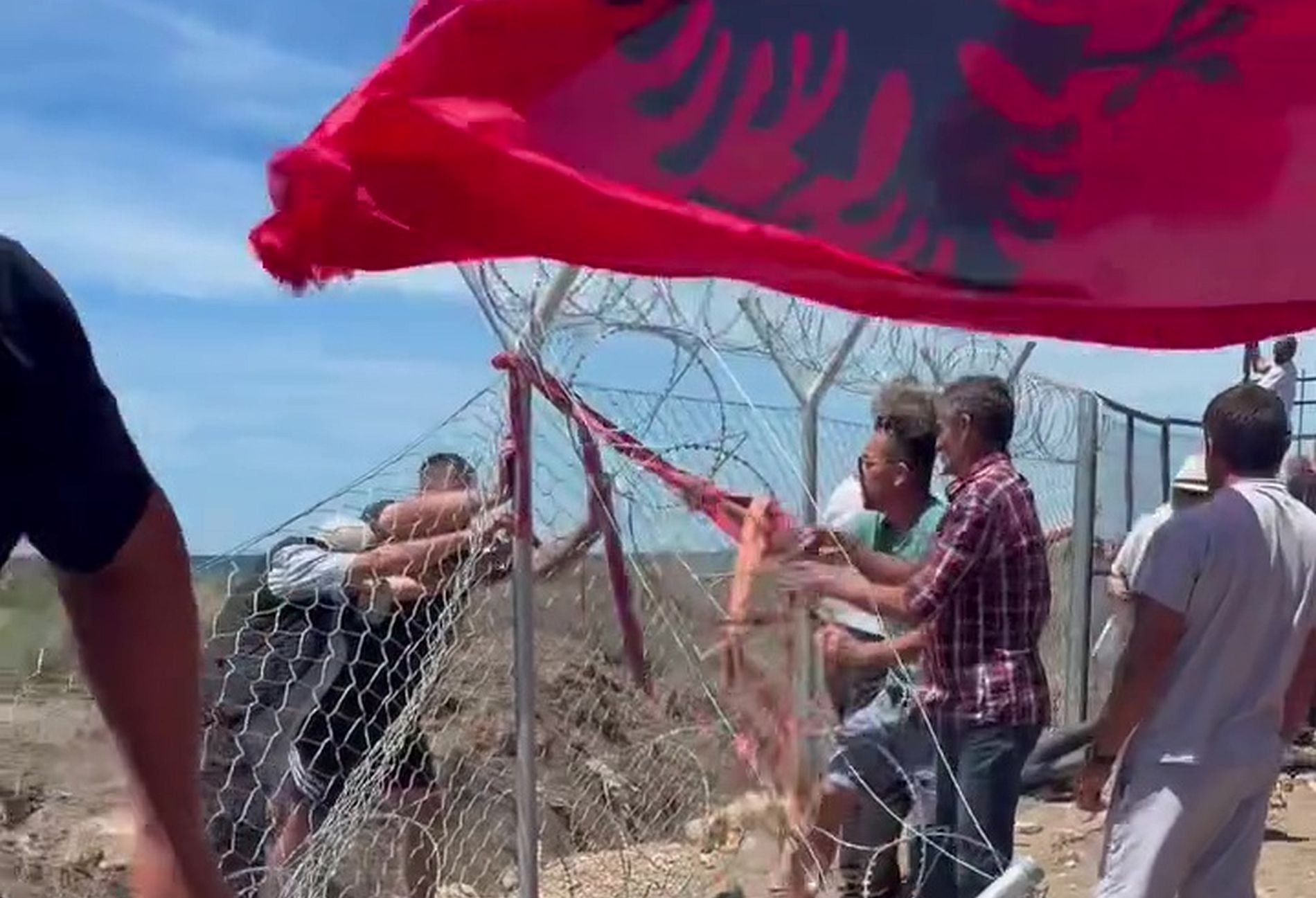 Υπόκοσμος και… Ράμα αρπάζουν γη Ελλήνων