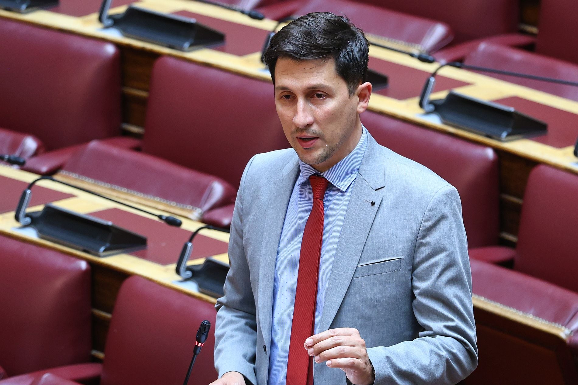 Πυρά Χρηστίδη κατά της κυβέρνησης: «Αλλάζει τον νόμο, για να βολέψει τον δικό της»