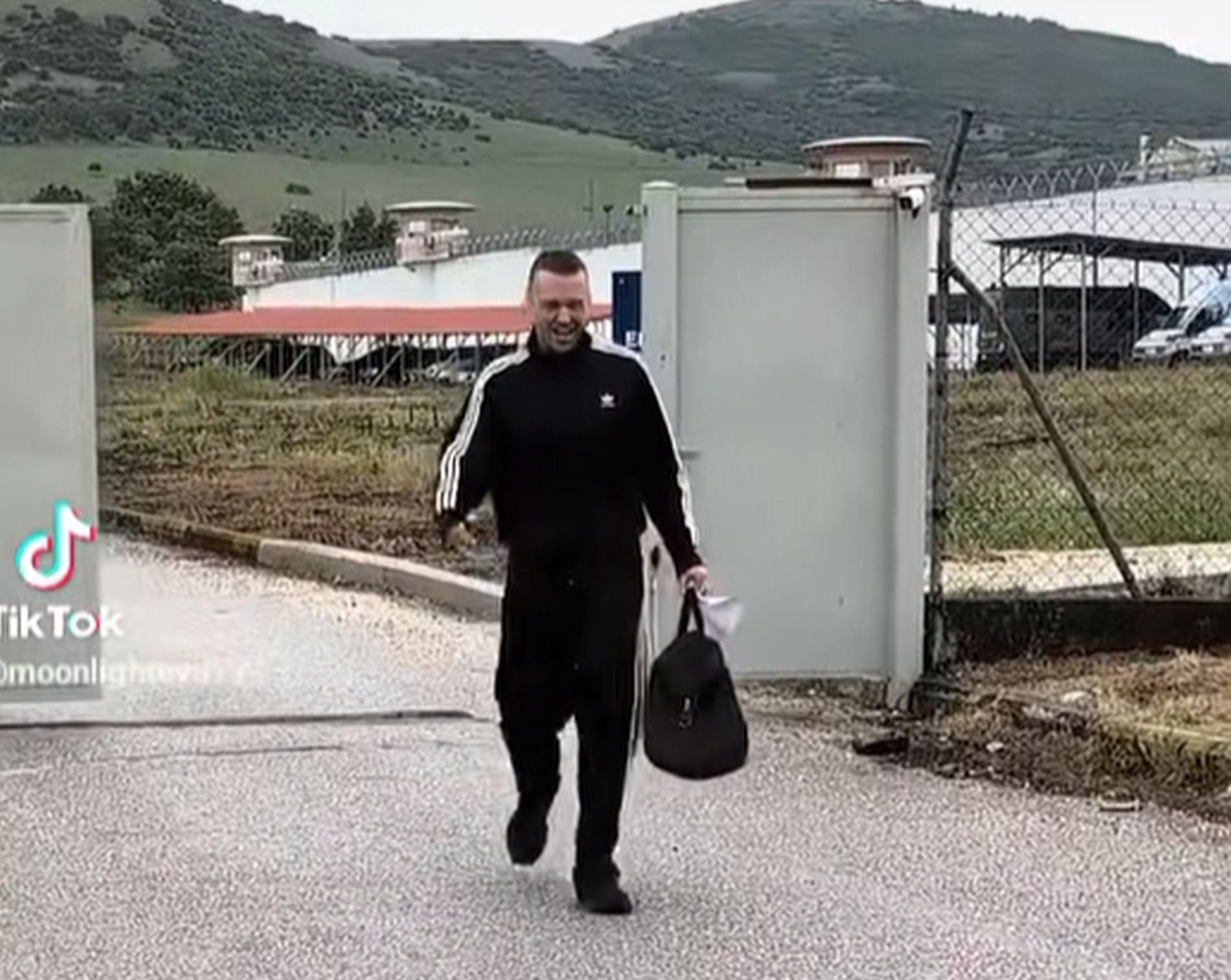 Κασιδιάρης: Εκμεταλλεύεται τις άδειες από τις φυλακές για να εκδίδει βιβλία και να κάνει παρεμβάσεις (vid)