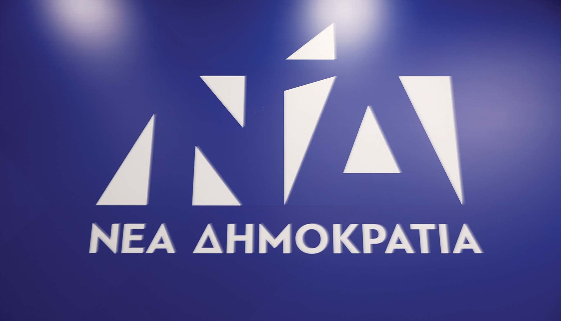 Καλοκαίρι, πολιτική γκρίνια και ατάκες που… τσούζουν