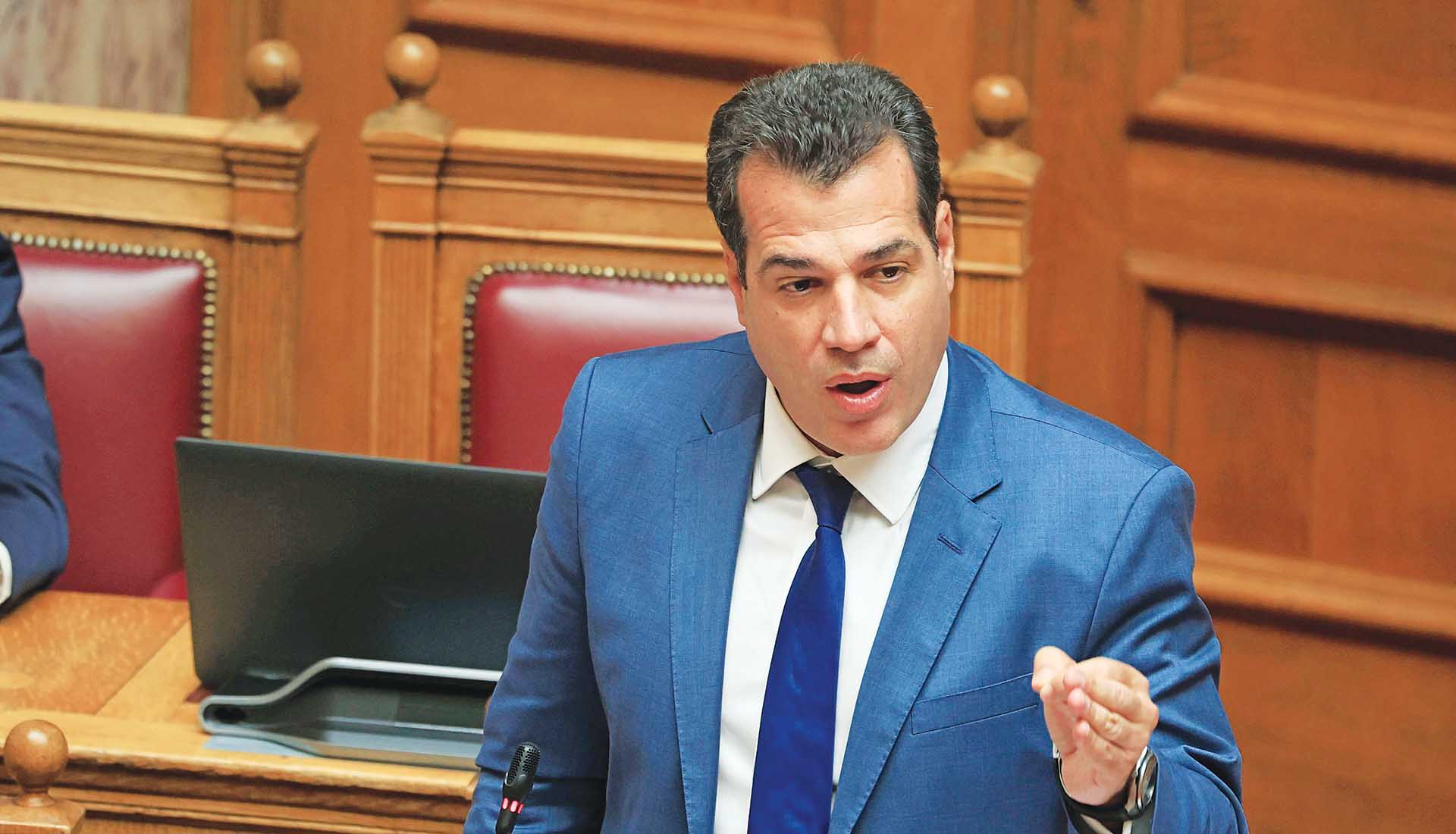 Λαθραίος υπουργός Μετανάστευσης ο Θάνος Πλεύρης