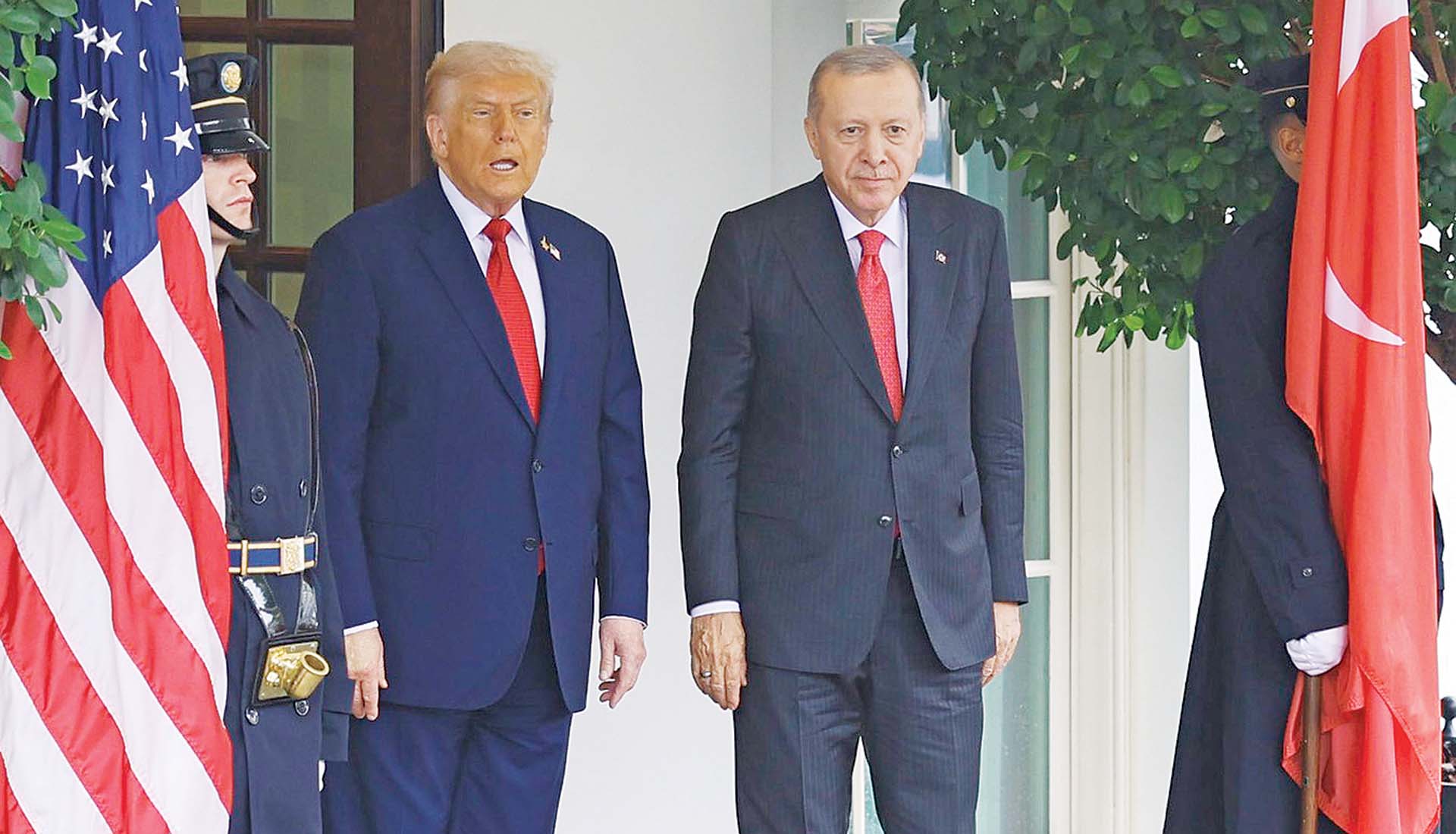 Μαξίμου: Ένοχη σιωπή για τα δώρα στον Ερντογάν!