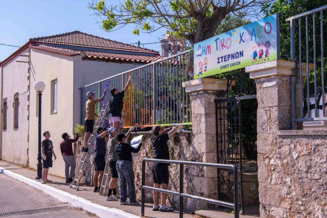 ΒΑΨΙΜΟ ΣΧΟΛΕΙΟΤΥ ΧΑΝΙΑ ΜΕ ΑΜΕΡΙΚΑΝΟΥΣ ΑΠΟ ΤΗ ΒΑΣΗ ΤΗΣ ΣΟΥΔΑΣ
