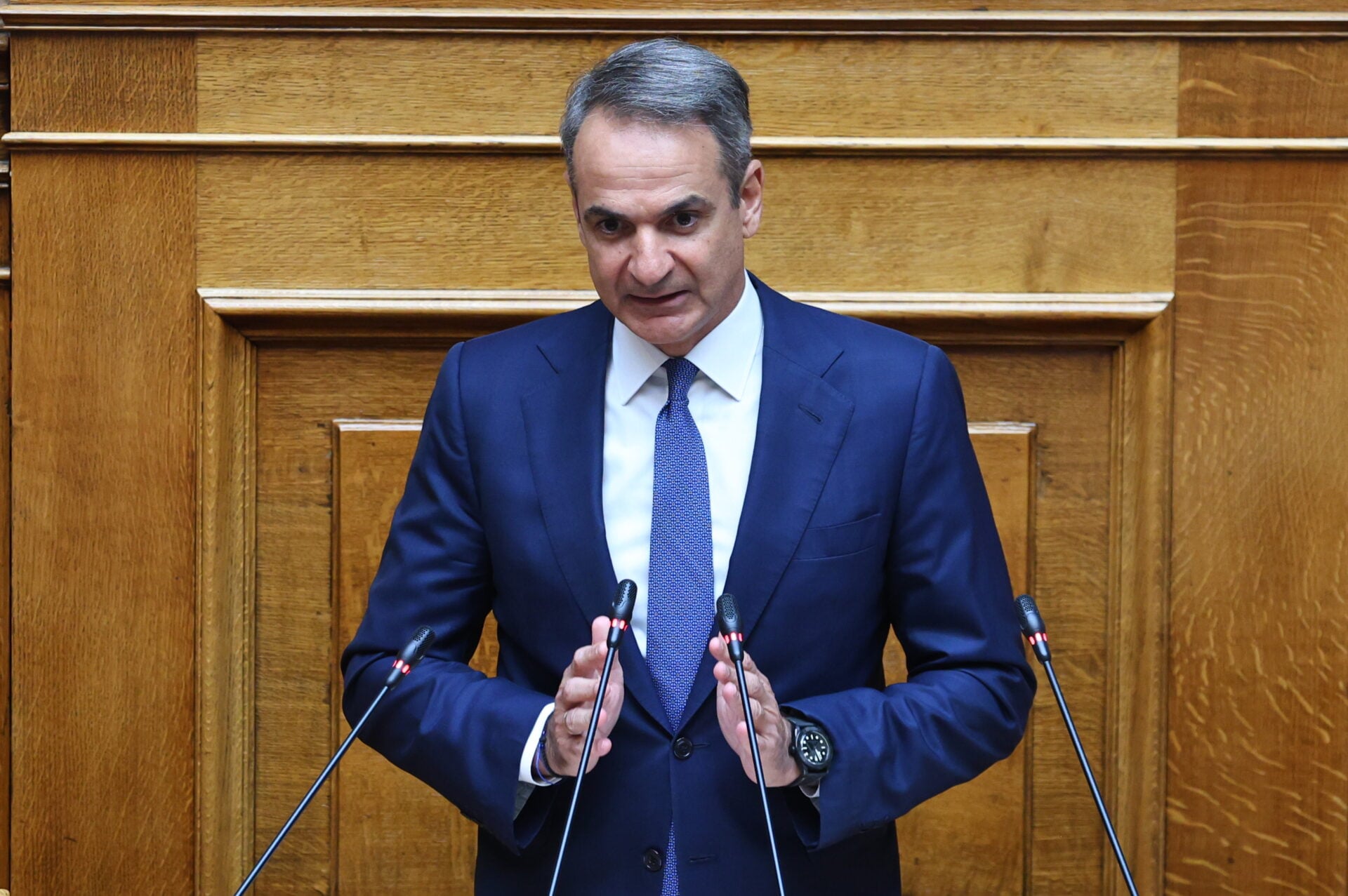 Μετωπική Μητσοτάκη – Ανδρουλάκη στη Βουλή για την ακρίβεια