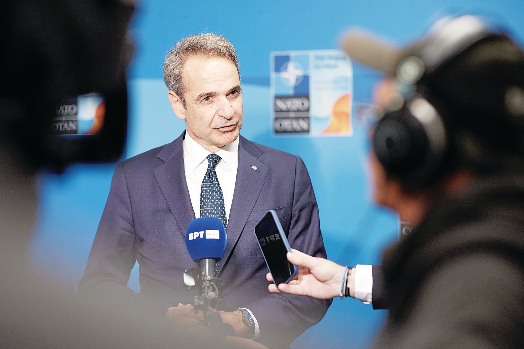 Κομπάρσος ο Μητσοτάκης στη Σύνοδο του ΝΑΤΟ