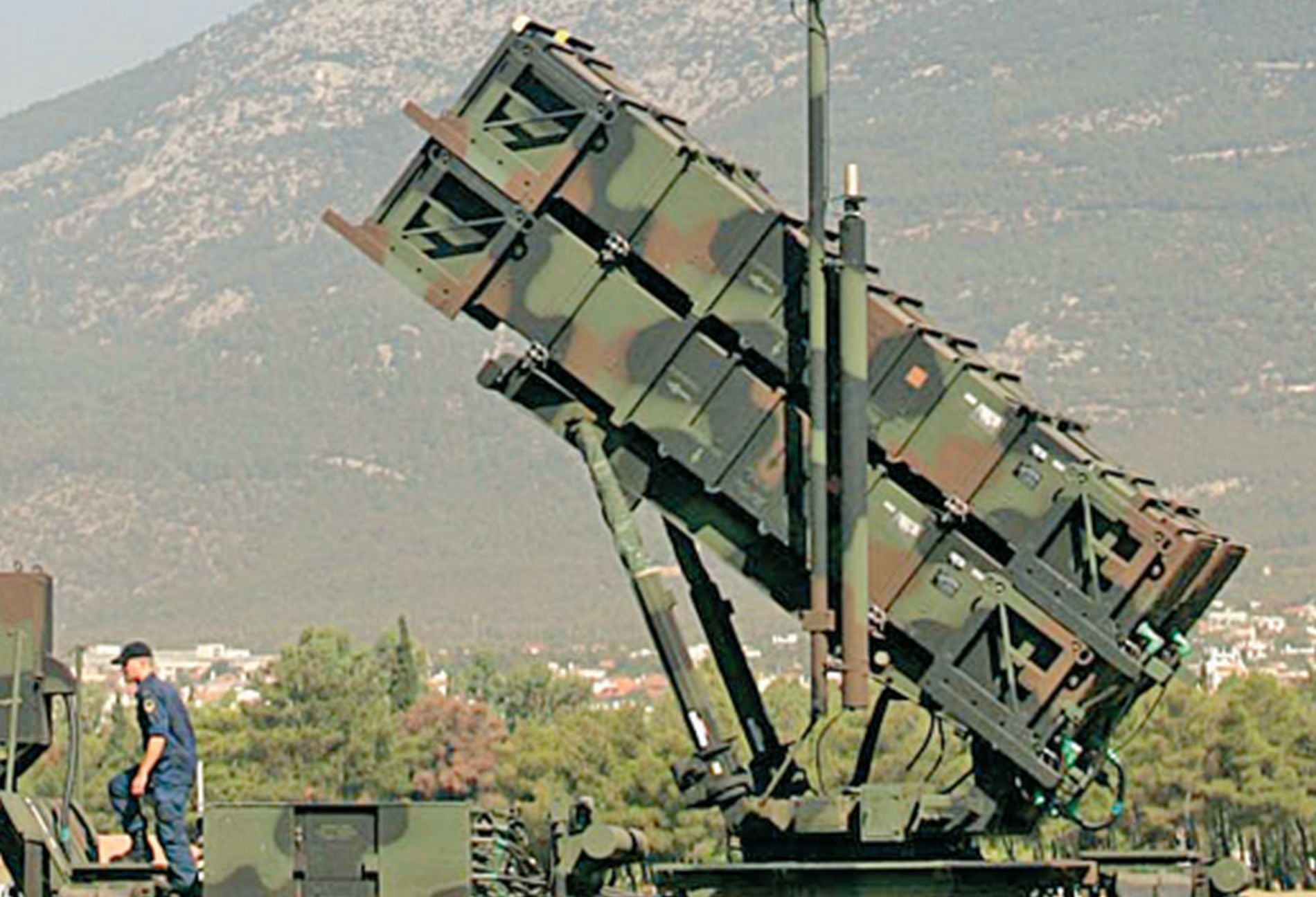 Οι Ελληνες πληρώνουν πάλι τον λογαριασμό