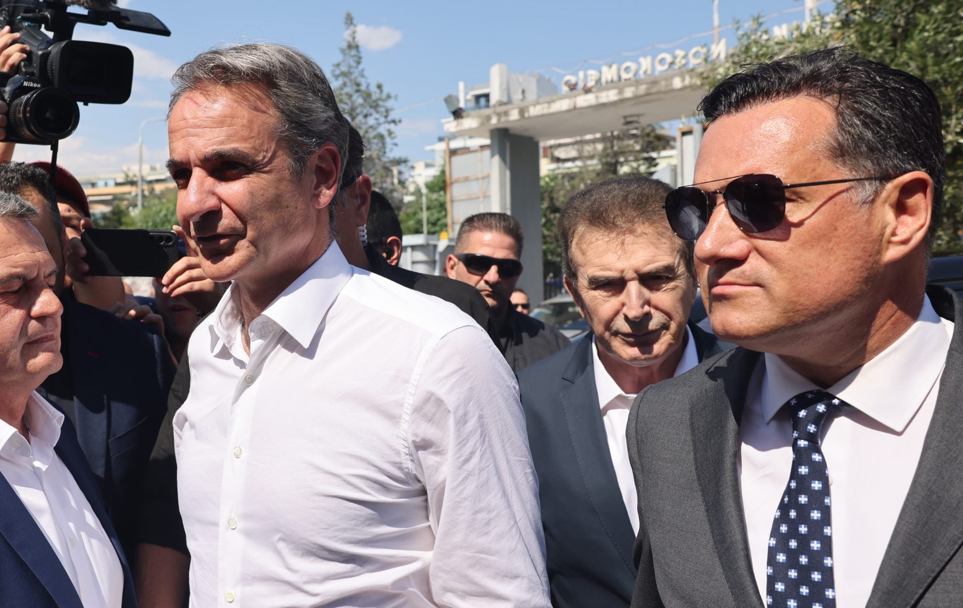 Τους τραυματίες των  επιθέσεων επισκέπτεται ο Κυριάκος Μητσοτάκης στη Θεσσαλονίκη