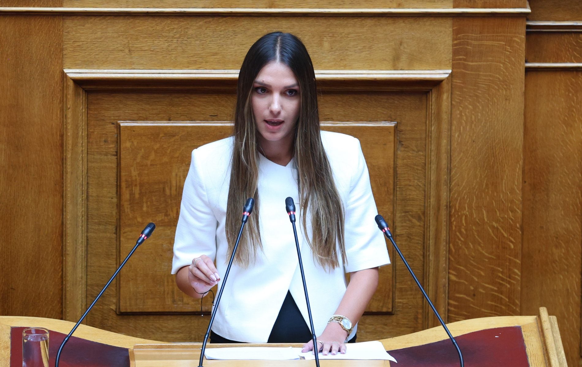 Συνεχίζεται το «αριστερό» Δελφινάριο: Η Μ. Κοροβέση έφυγε από το κόμμα Κασσελάκη