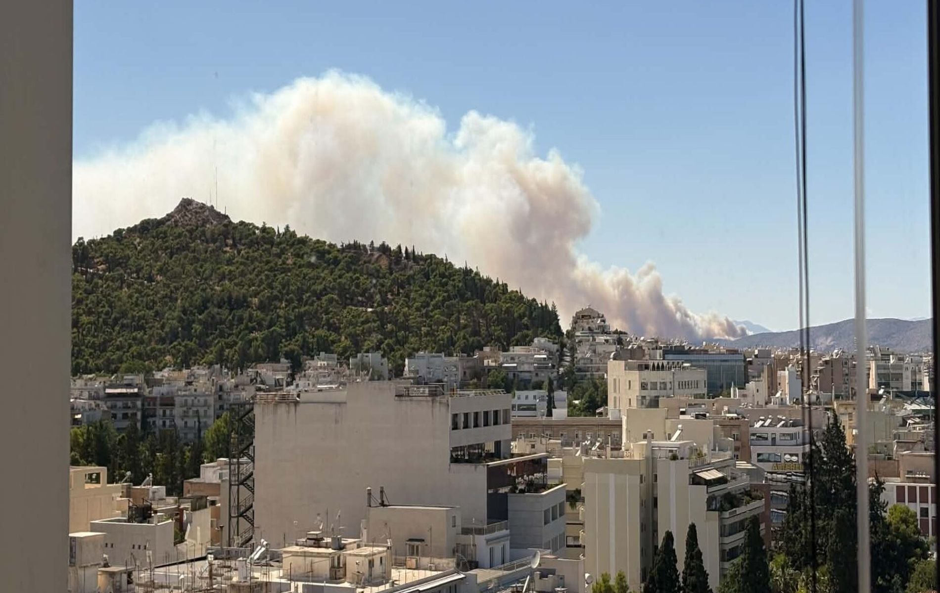 Πυρκαγιά στην Περιφερειακή Αιγάλεω: Μήνυμα από το 112 (βίντεο)