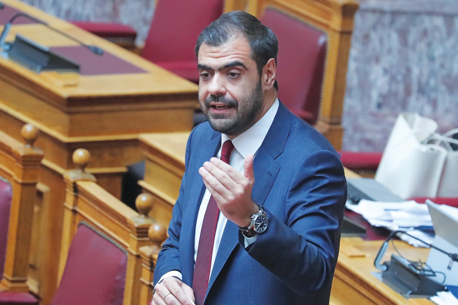 Απειλεί… παρακαλώντας τον Σαμαρά ο Μαρινάκης