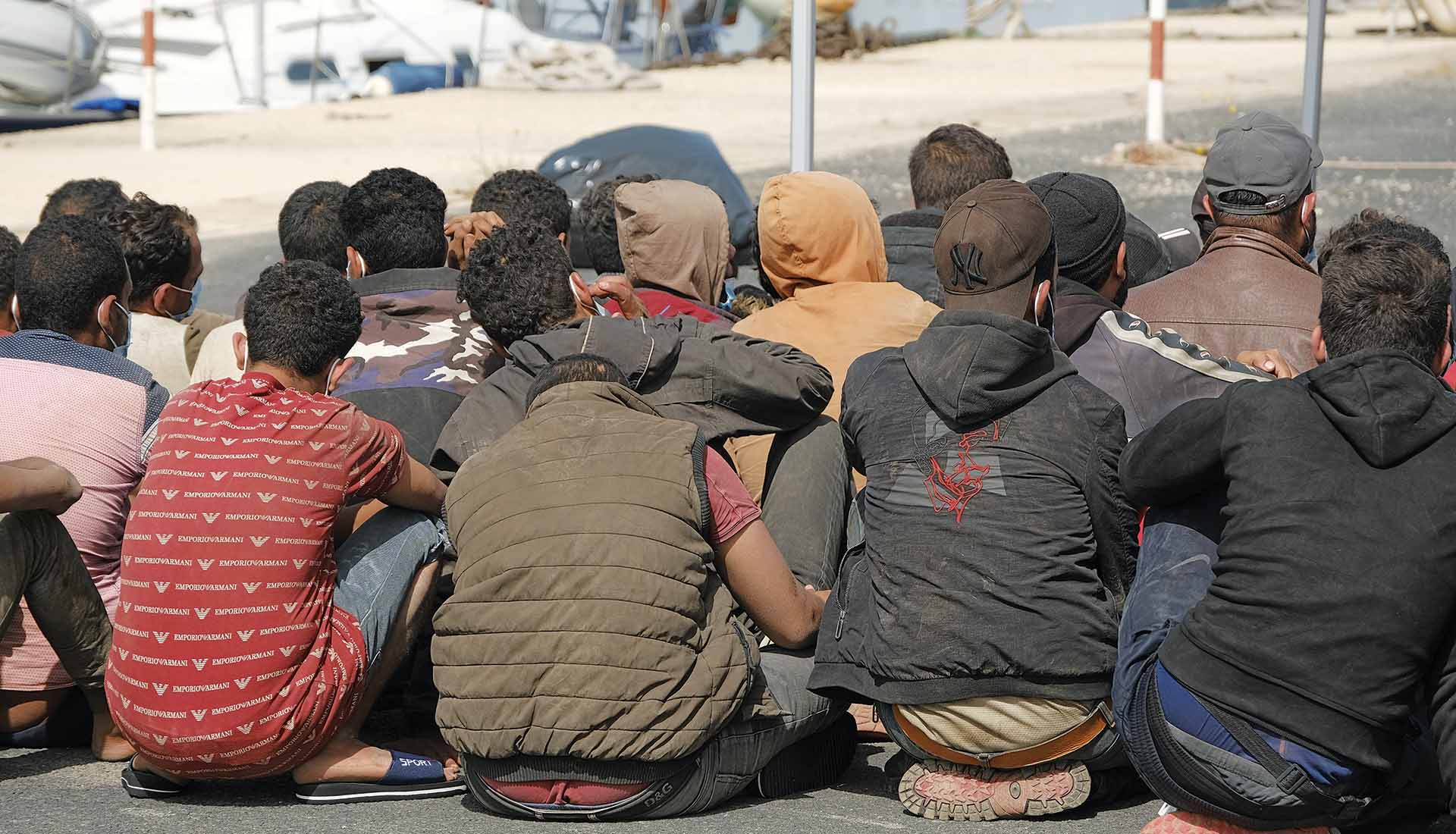Μεταναστευτικό: Ξέφραγο αμπέλι με ευθύνη Πλεύρη