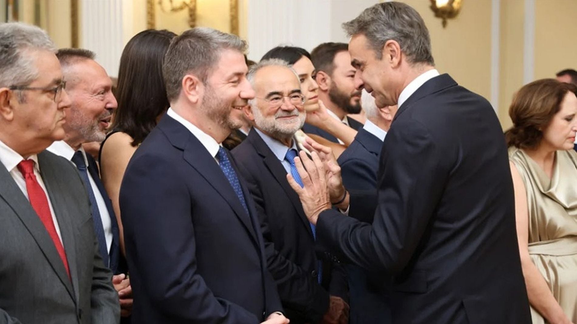 ΠΑΣΟΚ: Πώς να μην καταρρέει!