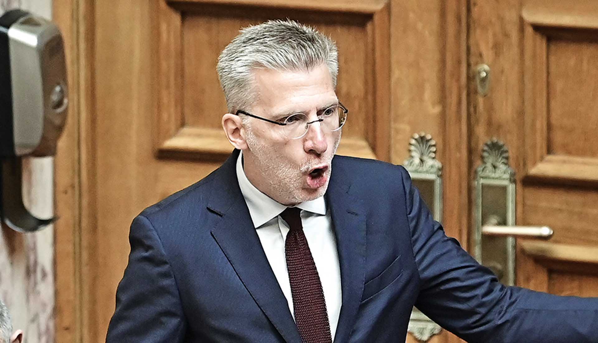 Από το ΝΑΤΟ και την πολιτική… στις παραλίες, τις κρέπες και το καλοκαιρινό χιούμορ