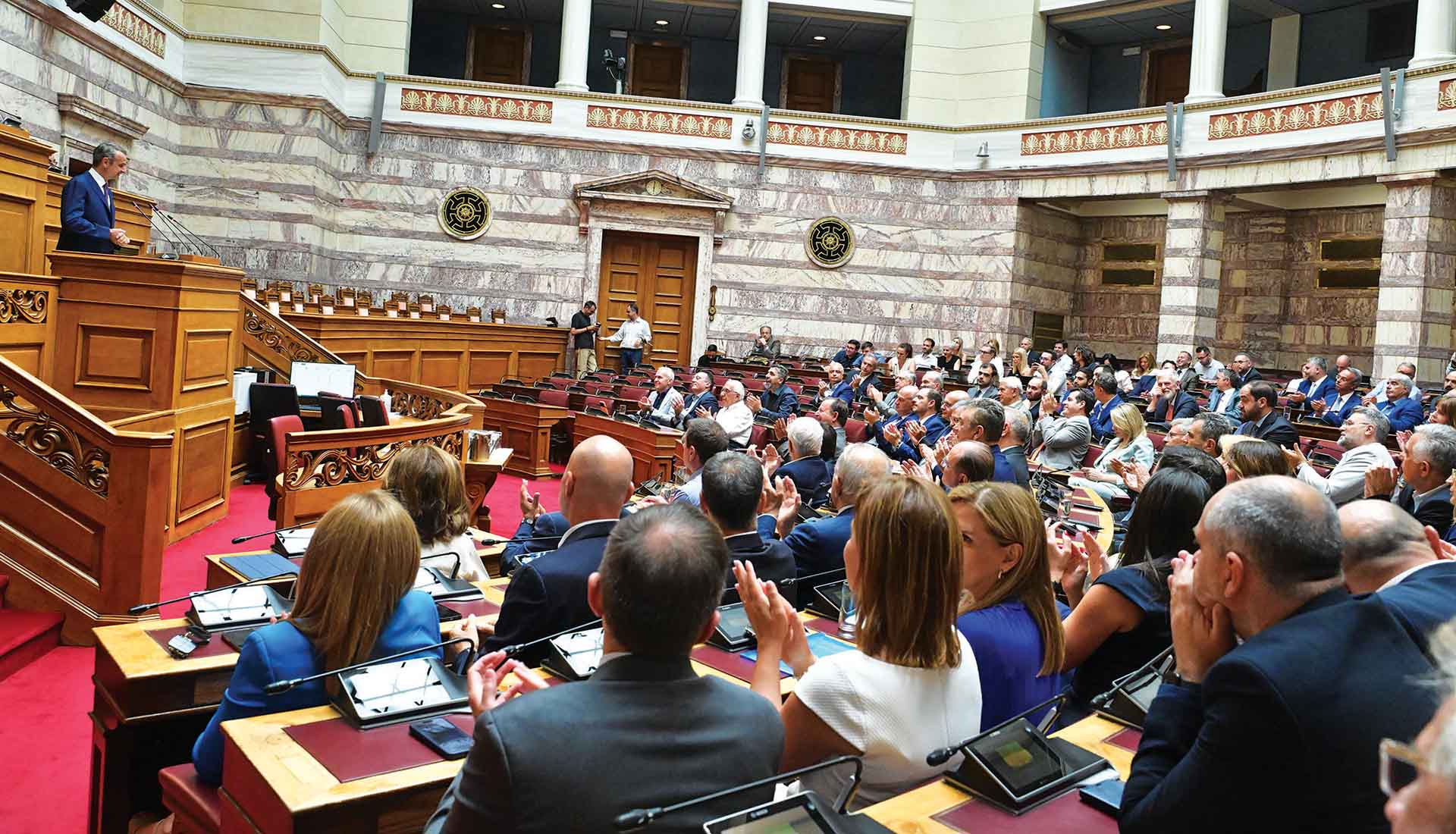ΝΔ: Αβουλοι και μοιραίοι οι βουλευτές