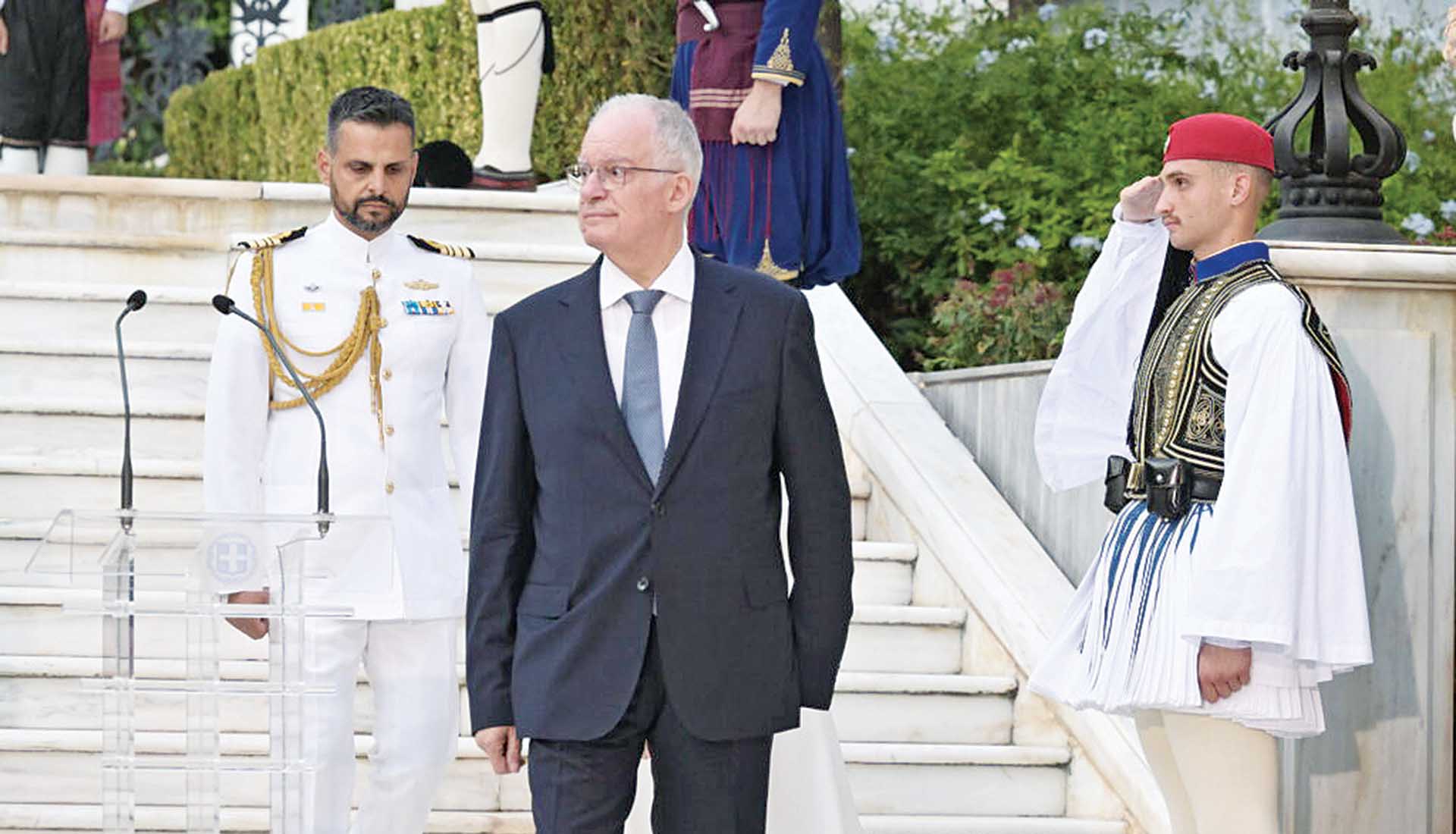 Τρεις κι ο… Τασούλας στην 52η γιορτή στο Προεδρικό