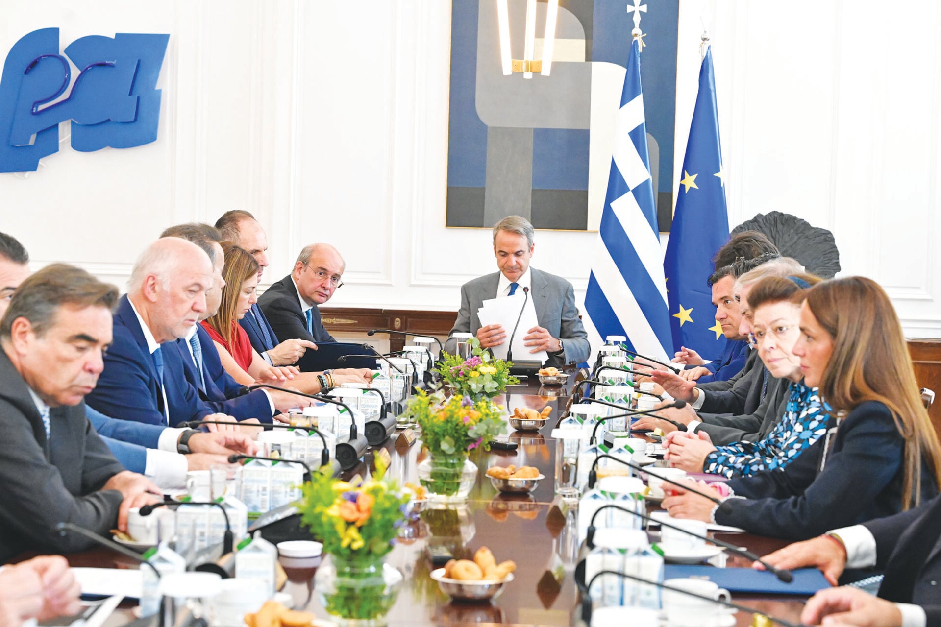 Κατέβασε πρόωρα ρολά η κυβέρνηση