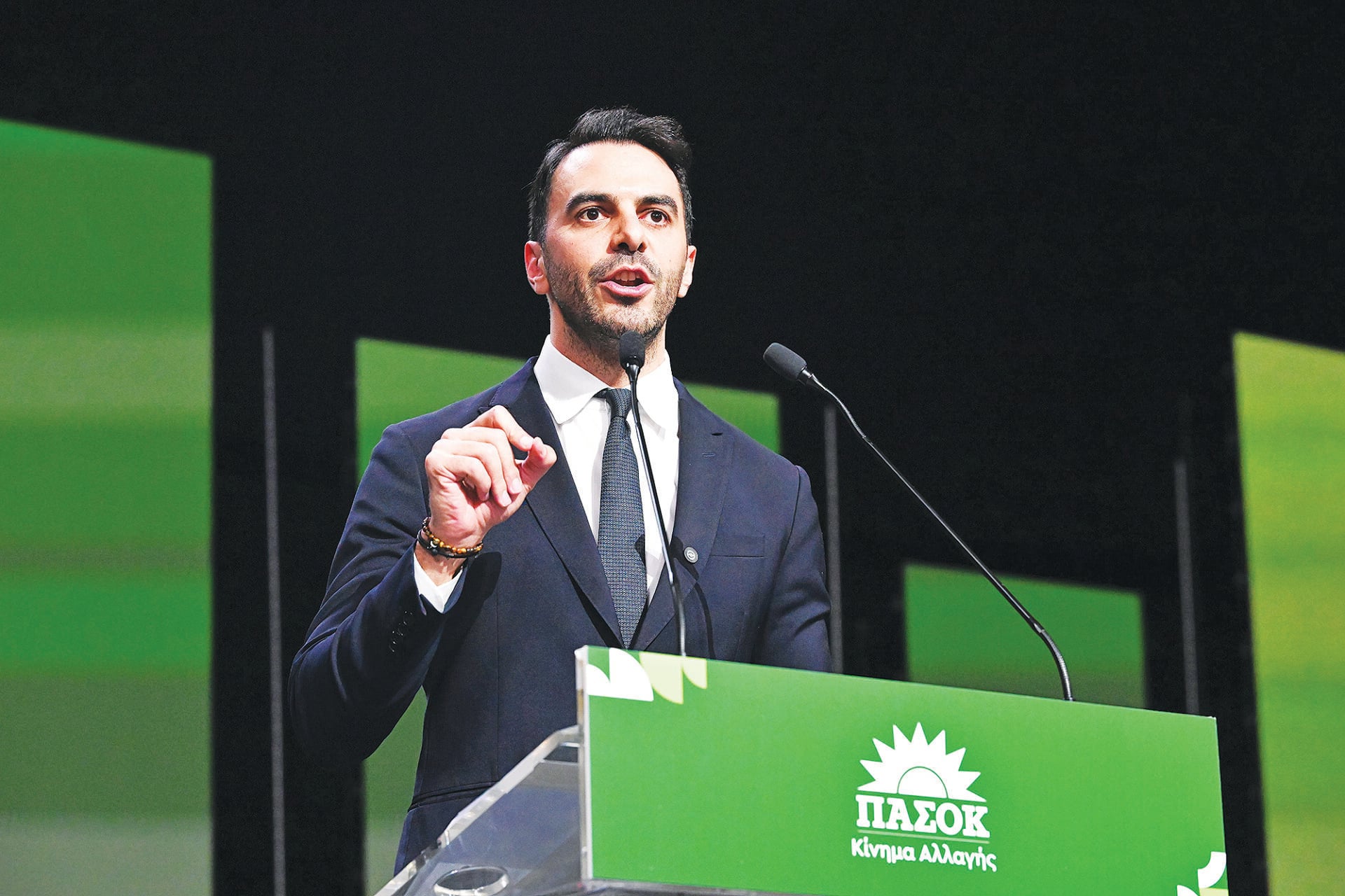Δίνουν εκατομμύρια σε εταιρία της οικογένειας του Μ. Χριστοδουλάκη!