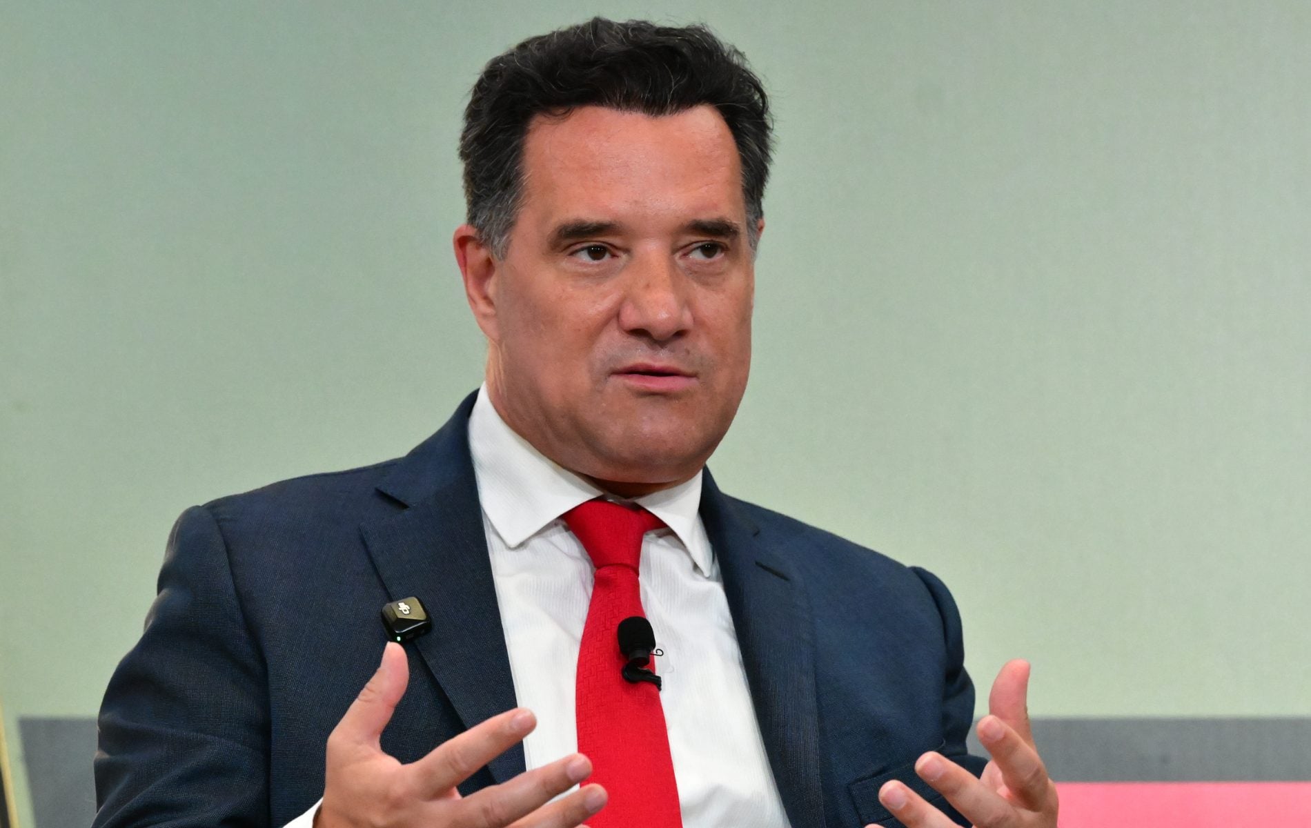 Επικοινωνιακές μαγκιές Άδωνι μπας και αλλάξει την… καμένη ατζέντα