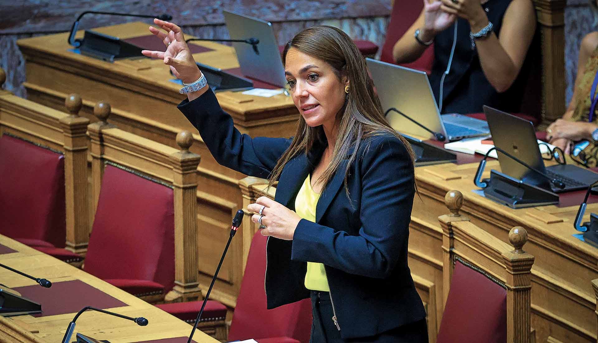 Οι πολύτεκνοι κατά της Δόμνας για τις woke ανοησίες
