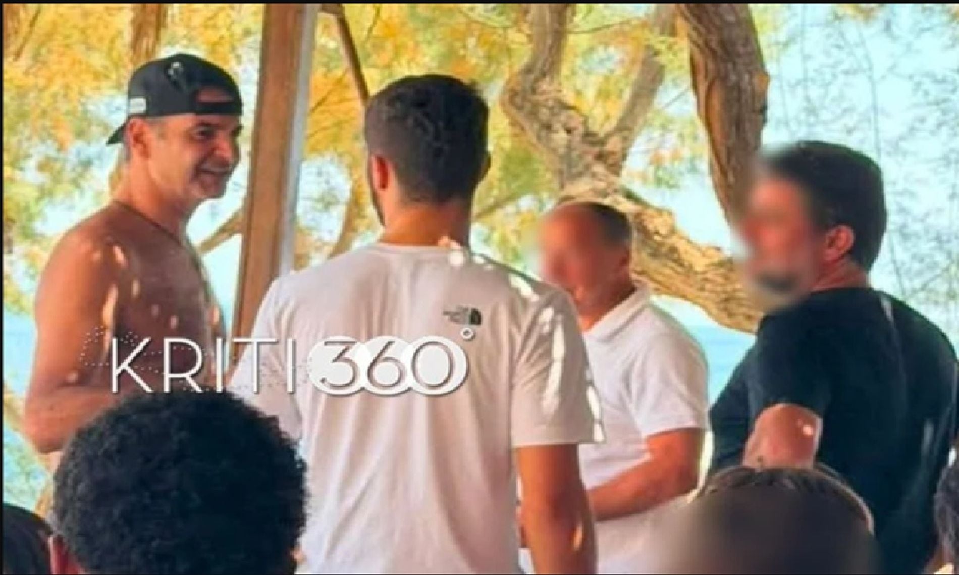 Ζωάρα: Σε «ψαγμένη» παραλία για βουτιές ο Μητσοτάκης
