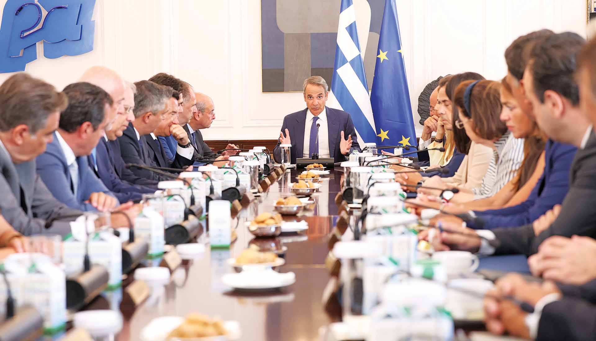 Εκτός τόπου και χρόνου στο υπουργικό της… ξαπλώστρας