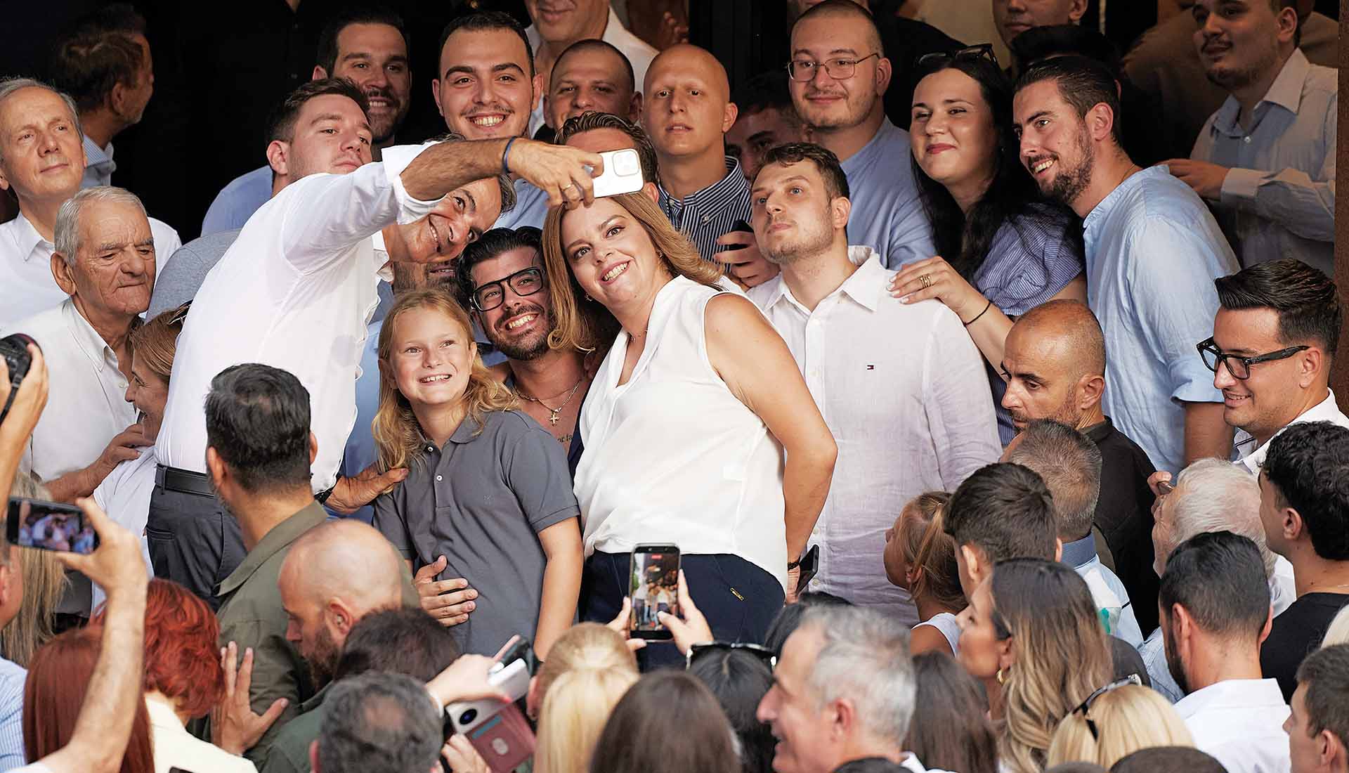 Ο Μητσοτάκης μετατρέπεται σε σύγχρονο influencer