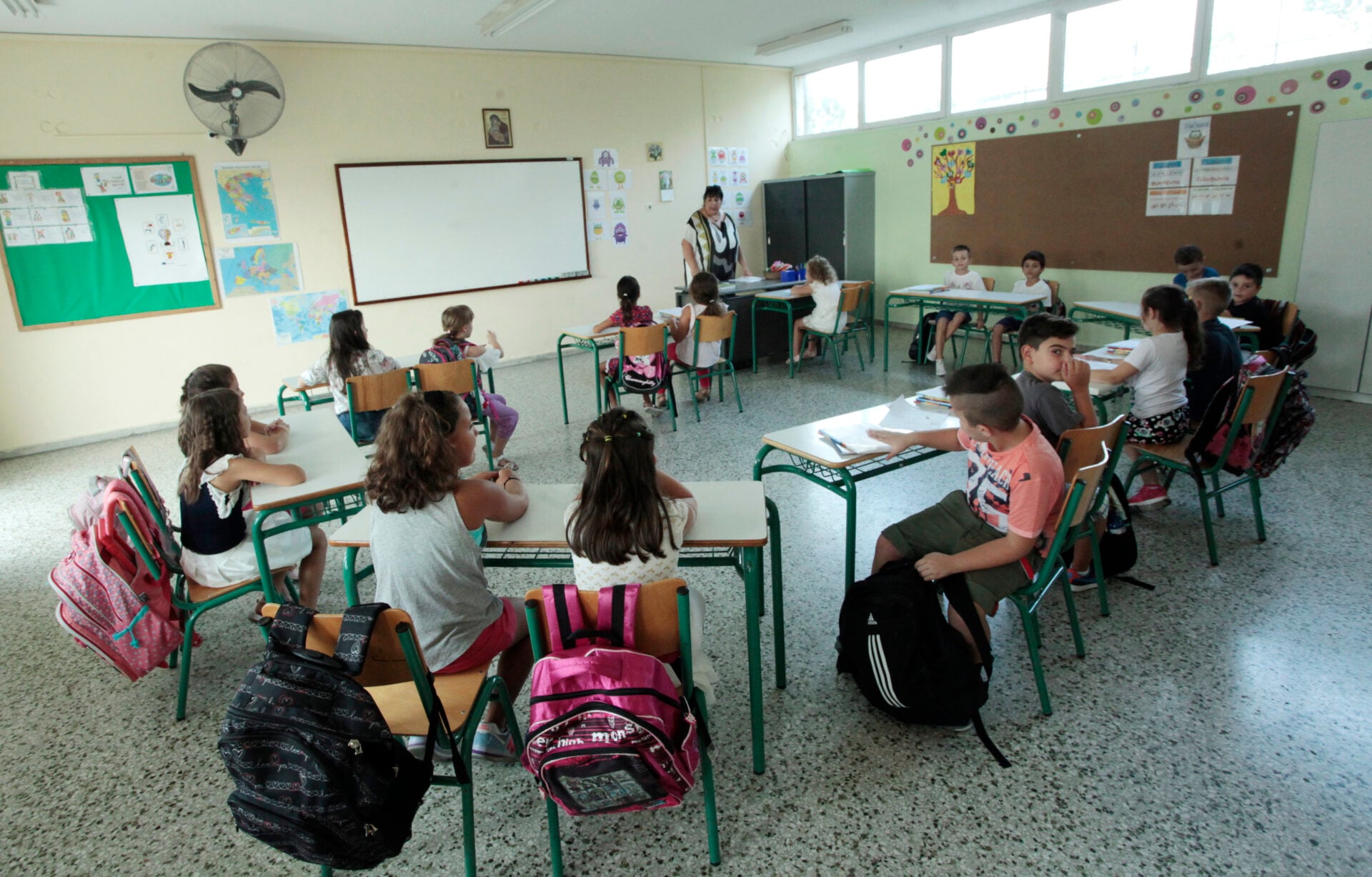 Στη Β’ δημοτικού μάθημα για τα ομόφυλα ζευγάρια!