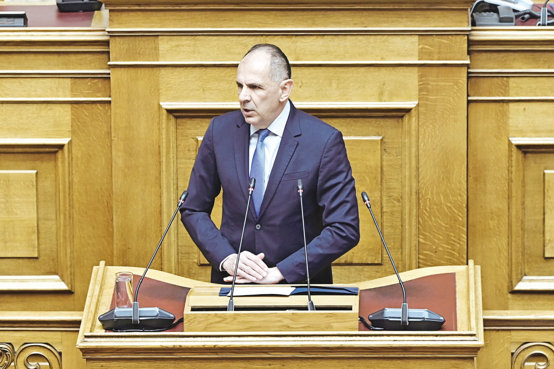 Ντροπή: Υποχωρεί η κυβέρνηση στις απειλές της Τουρκίας για το καλώδιο
