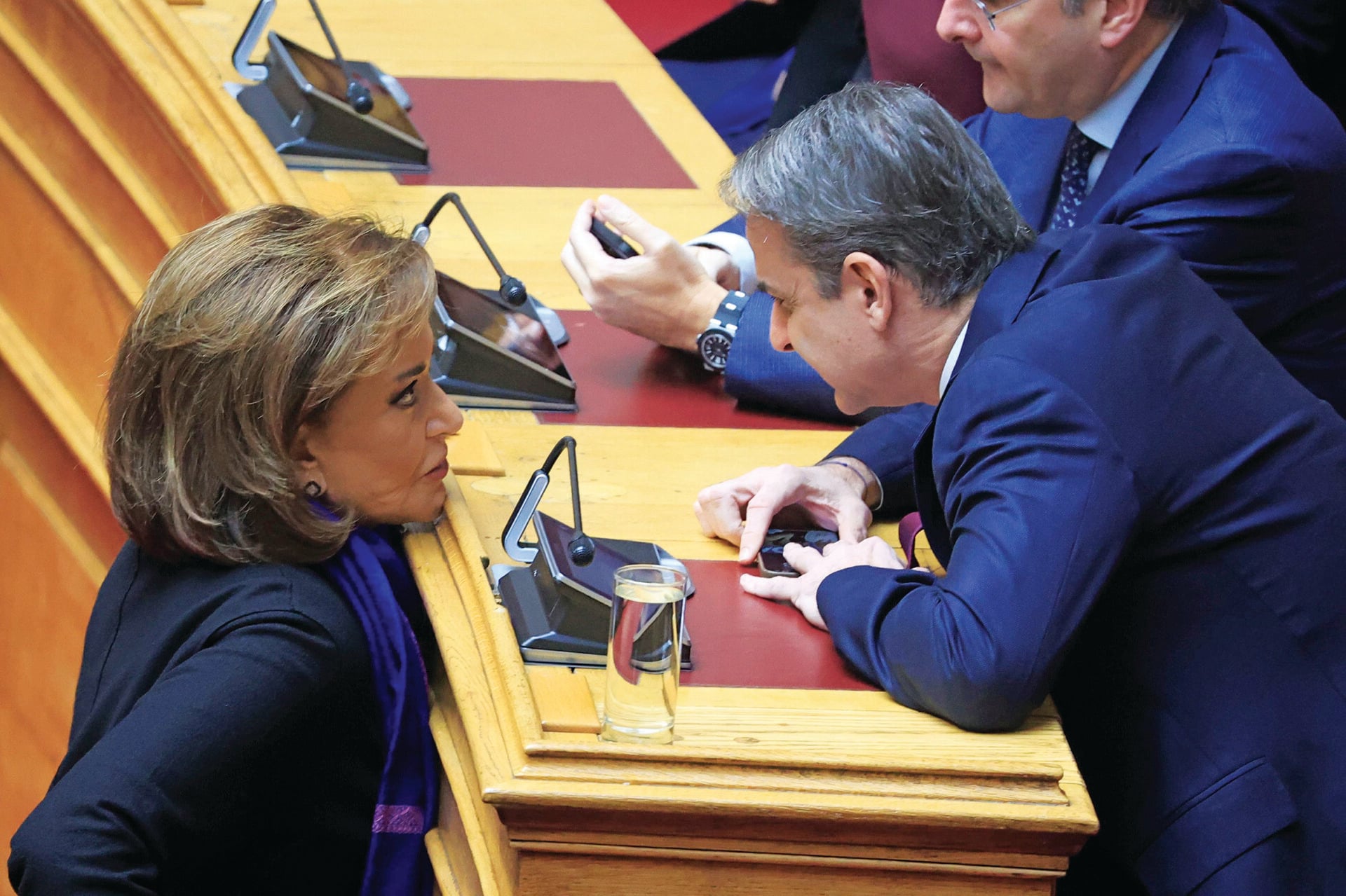 Σχέσεις λεπτών ισορροπιών: Η Ντόρα καρφώνει τον αδελφό της