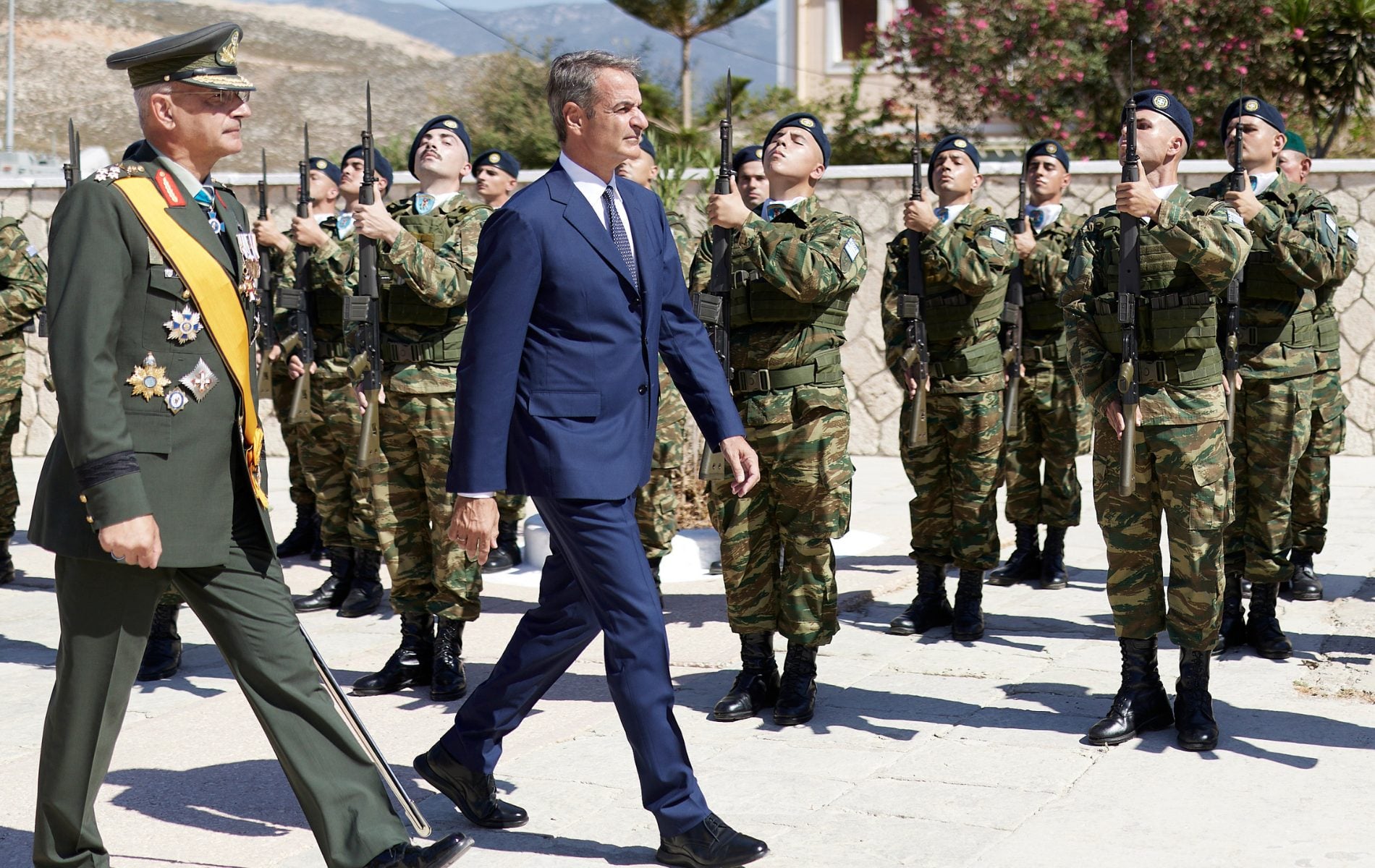 Ο Μητσοτάκης πουλά από το Καστελλόριζο… πατριωτικά  φύκια για μεταξωτές κορδέλες