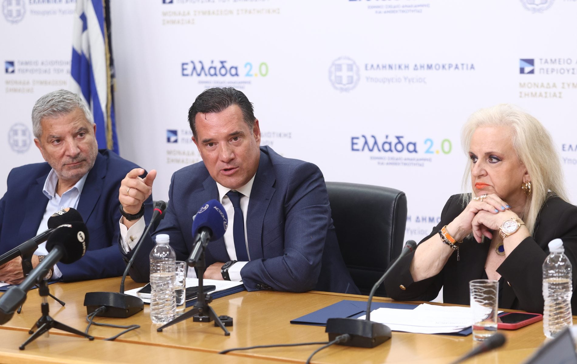 Μαζωνάκης: Επικοινωνιακό σόου Άδωνι με AI μπας και συμμαζέψει τα ασυμμάζευτα