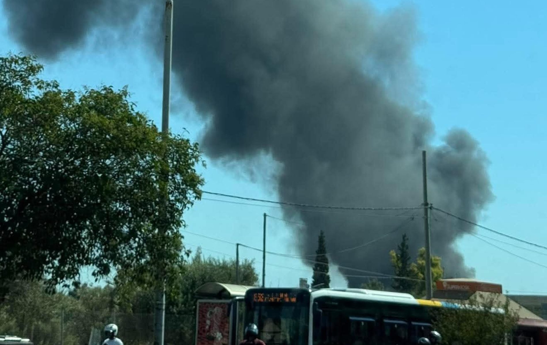 φωτιά σε αποθήκη στο Ρέντη
