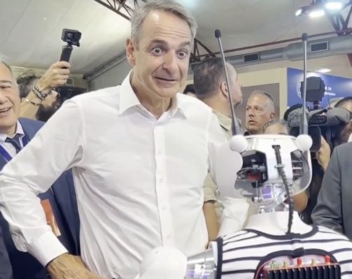 … Ο Κυριακούλης και το ρομπότ (βίντεο)
