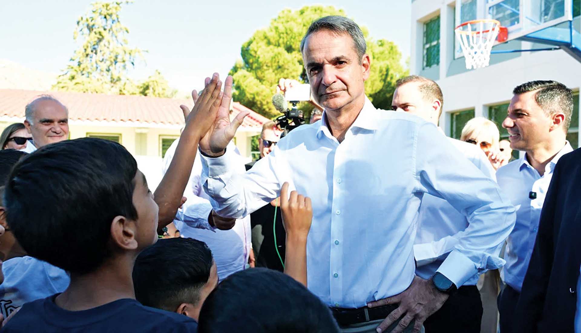 Ο έλεγχος της Κυβέρνησης: Εκβιάζουν τον λαό με τα εθνικά θέματα!