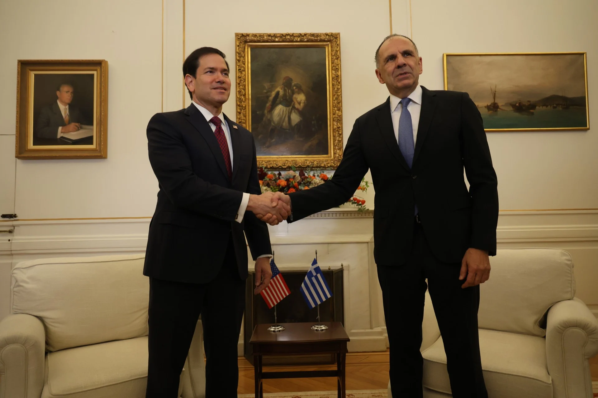 Γεραπετρίτης και Μητσοτάκης τα δώσανε όλα στους Αμερικανούς για λίγα μπράβο και φωτογραφίες