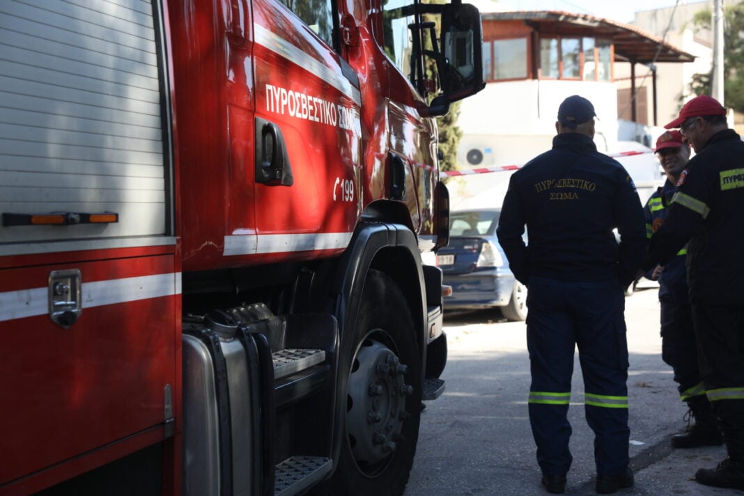 Εντοπισμός ύποπτου αντικειμένου στο κέντρο της Αθήνας. Επί τόπου άνδρες της Πυροσβεστικής και της Αστυνομίας. Εντοπισμός ύποπτου αντικειμένου στο κέντρο της Αθήνας. Επί τόπου άνδρες της Πυροσβεστικής και της Αστυνομίας.