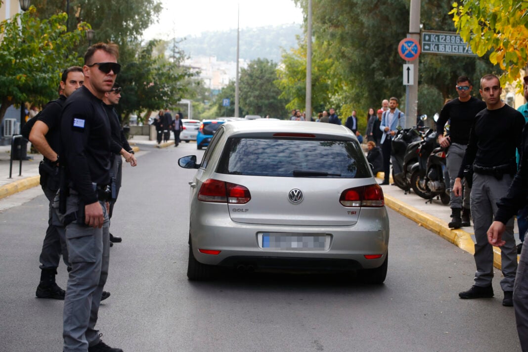 Στιγμιότυπο από την άφιξη των εμπλεκόμενων στο σκάνδαλο στα δικαστήρια Στιγμιότυπο από την άφιξη των εμπλεκόμενων στο σκάνδαλο στα δικαστήρια