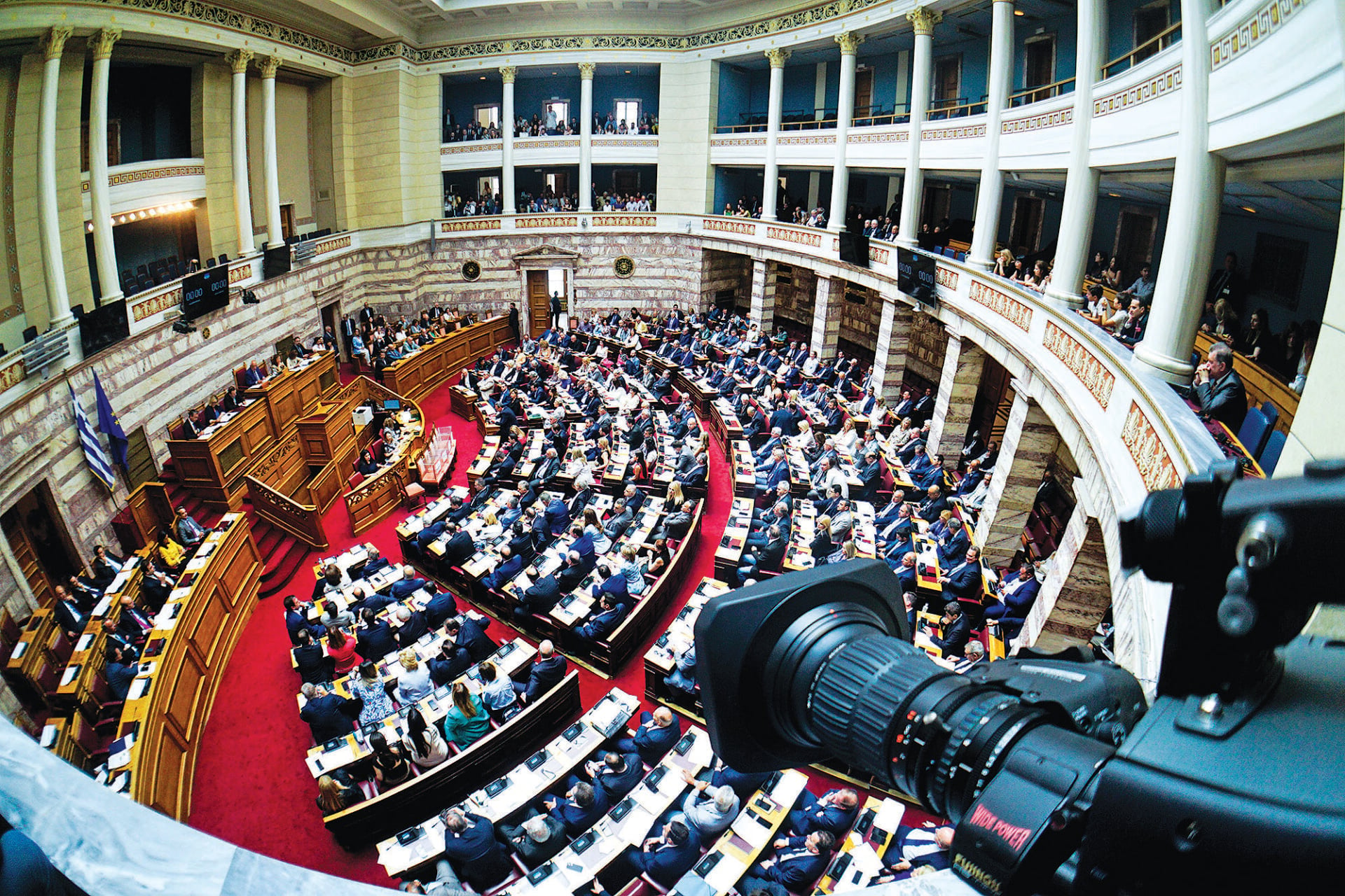 Κρατάνε ανοιχτό το θέμα της αύξησης αποζημίωσης των βουλευτών!
