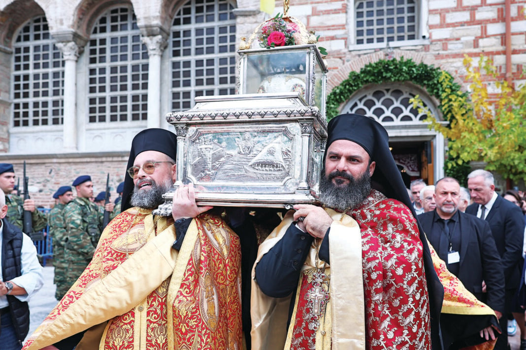 Λιτανεία των ιερών λειψάνων και των εικόνων του αγίου Δημητρίου και της παναγίας της χοζοβιώτισσας στη Θεσσαλονίκη Λιτανεία των ιερών λειψάνων και των εικόνων του αγίου Δημητρίου και της παναγίας της χοζοβιώτισσας στη Θεσσαλονίκη