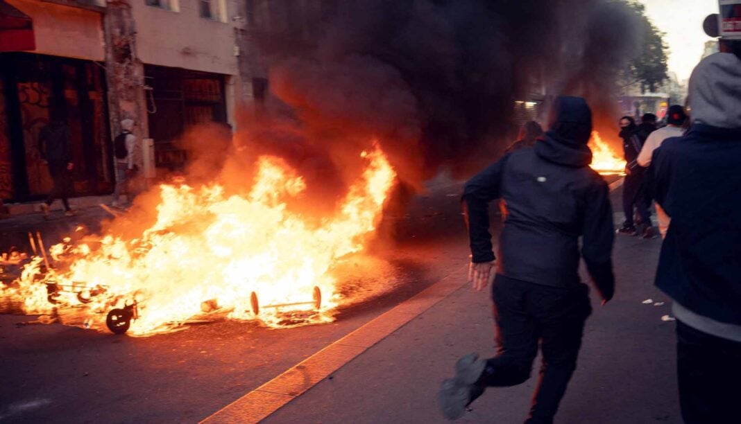 Επεισόδια στη Γαλλία Επεισόδια στη Γαλλία