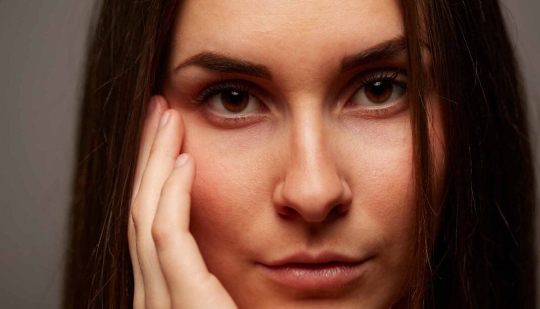 Eye bags ή απλό πρήξιμο; Η διαφορά που καθορίζει και τη θεραπεία Eye bags ή απλό πρήξιμο; Η διαφορά που καθορίζει και τη θεραπεία
