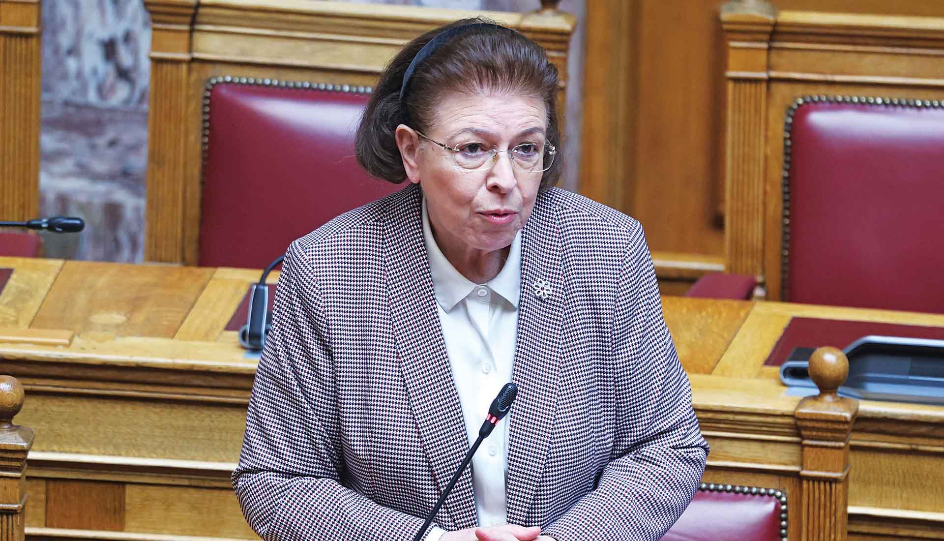 Λίνα Μενδώνη: Η… άνωθεν διορισμένη υβρίζει τα μνημεία μας