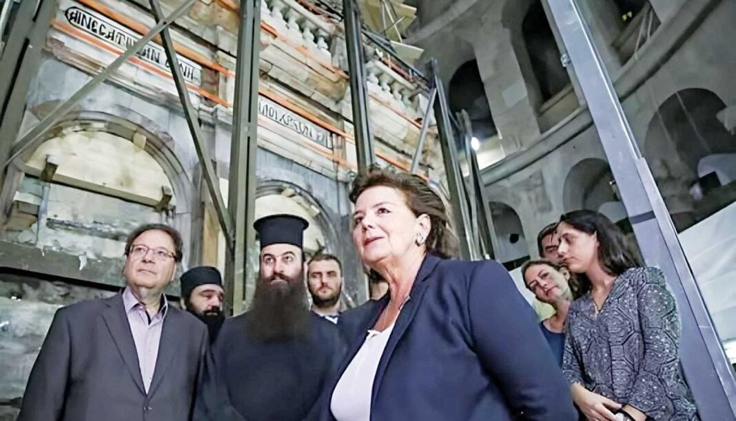 Α. Μοροπούλου: Ο Πανάγιος Τάφος ήταν ζωντανός και μιλούσε Α. Μοροπούλου: Ο Πανάγιος Τάφος ήταν ζωντανός και μιλούσε