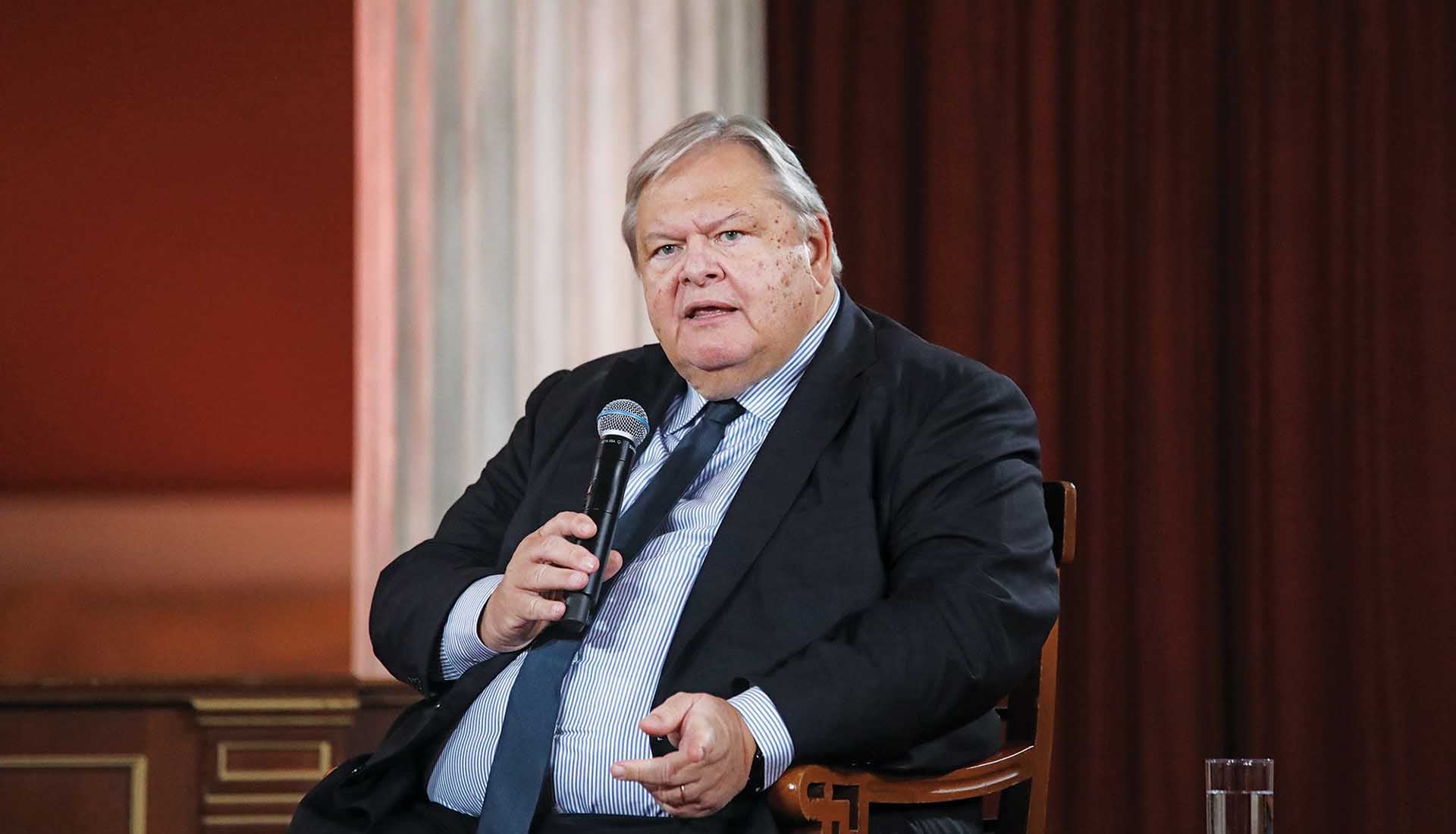 Μήνυμα Βενιζέλου προς Μαξίμου και… ανεπάγγελτouς