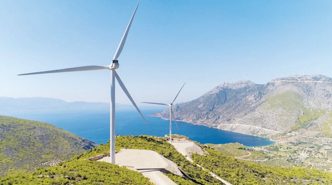 Ανεμογεννήτριες εγκατεστημένες σε ορεινή παραθαλάσσια περιοχή Ανεμογεννήτριες εγκατεστημένες σε ορεινή παραθαλάσσια περιοχή
